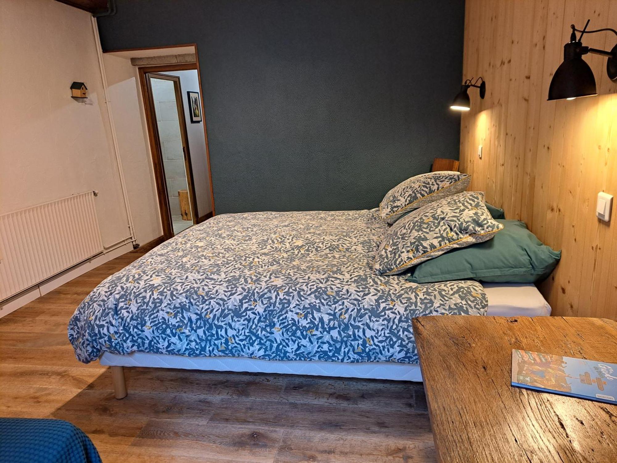 Le Sareymond Bed & Breakfast Menee Ngoại thất bức ảnh
